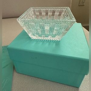 TIFFANY & Co. 4” SQUARE WOVEN CRYSTAL NUT BOWL NEW OLD STOCK 2010 BOX & CATALOG